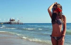 Lesley, 30 in Illinois | Younger Adult Woman, Older Men