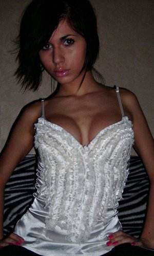 Gloria, 27, profile image for Oregon dating page