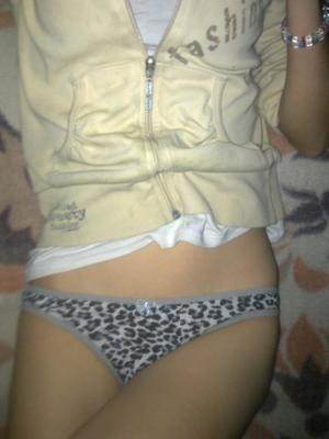 Dating profile image of Melina, age 21, California