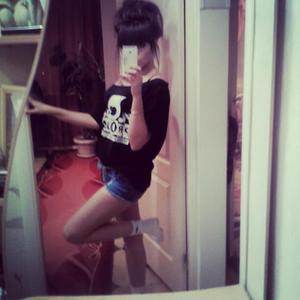 Halle (24), local adult profile photo in Washington, DC