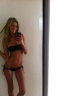 Connect with Farrah (23) | California Adult Fun