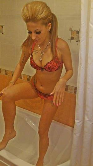 Meet Yasmin (18) from California | Explicit Casual Dating