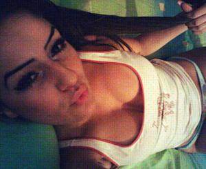 Photo of Alissa (18) from California dating profile