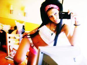 Adult dating profile photo of Katie (28) in O'Fallon, MO