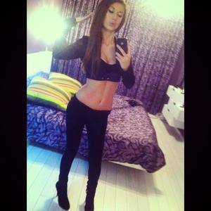 Meet Monique (21) from Puerto Rico | Explicit Casual Dating