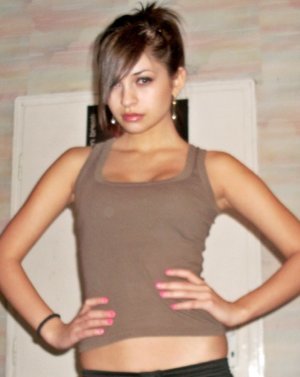 Elyse from Pennsylvania is looking for adult webcam chat