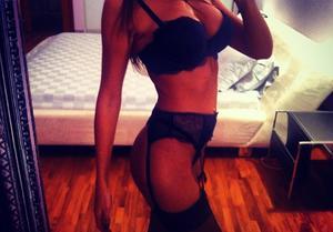 Looking for girls down to fuck? Fallon from Kansas is your girl
