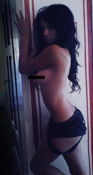 Shaniya from Wisconsin is looking for adult webcam chat
