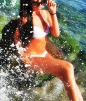 Looking for girls down to fuck? Kiersten from Washington is your girl