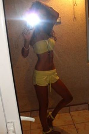 Bethany from Arkansas is looking for adult webcam chat