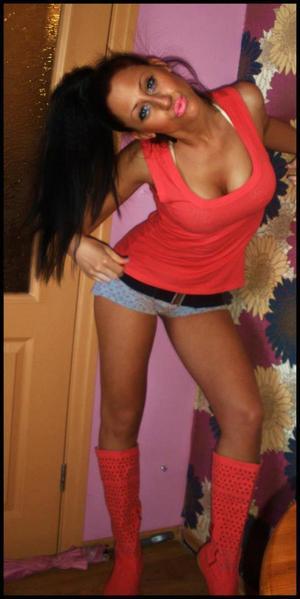 Destini from Arizona is looking for adult webcam chat