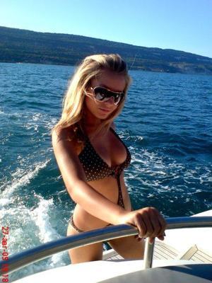 Lanette from Urbanna, Virginia is looking for adult webcam chat