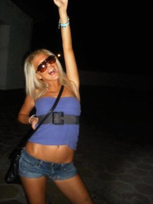 Esmeralda from California is interested in nsa sex with a nice, young man