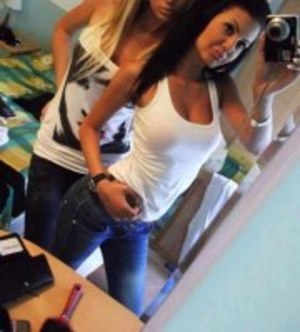 Fredda from Colorado is looking for adult webcam chat