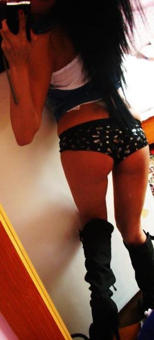 Monika from Hawaii is looking for adult webcam chat
