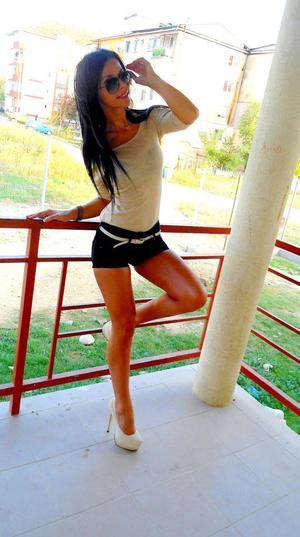 Escorts like Kianna are down to fuck you now!