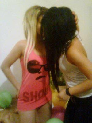 Aurea from New Jersey is looking for adult webcam chat