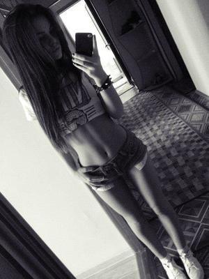 Carole from Central Falls, Rhode Island is looking for adult webcam chat
