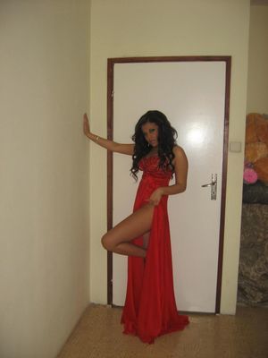 Escorts like Elaine are down to fuck you now!