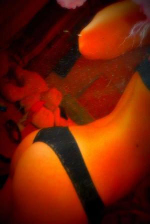 Genevieve from Missouri is looking for adult webcam chat