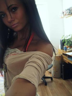 Cecily from Maryland is looking for adult webcam chat