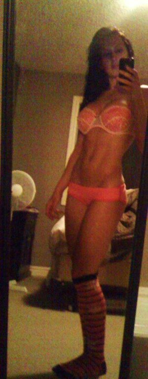 Looking for girls down to fuck? Ashlee from Washington is your girl