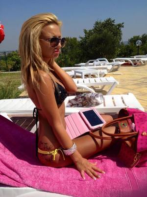 Jacqueline from Quebec is interested in nsa sex with a nice, young man